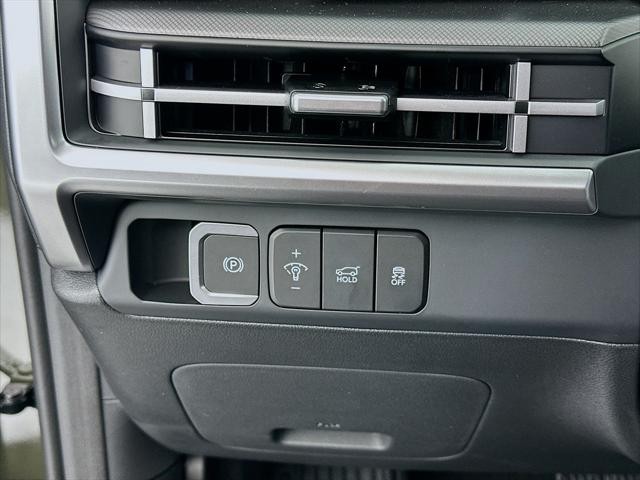 Hyundai Santa Fe Hybrid Vehicle Image 12