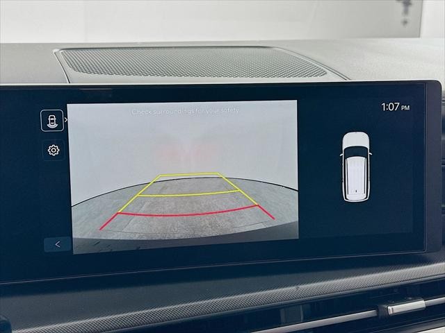 Hyundai Santa Fe Hybrid Vehicle Image 18