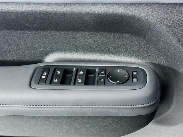 Hyundai Santa Fe Hybrid Vehicle Image 22