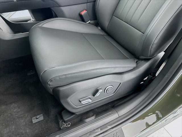 Hyundai Santa Fe Hybrid Vehicle Image 24