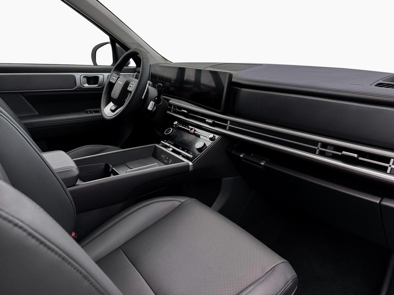 Hyundai Santa Fe Hybrid Vehicle Full-screen Gallery Image 15