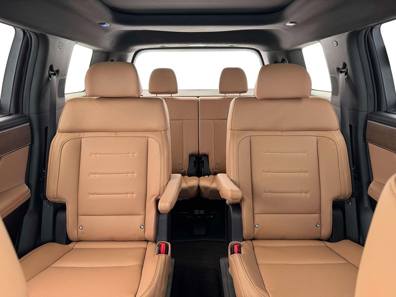 Hyundai Santa Fe Vehicle Full-screen Gallery Image 16