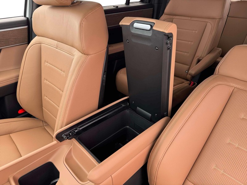 Hyundai Santa Fe Vehicle Full-screen Gallery Image 19