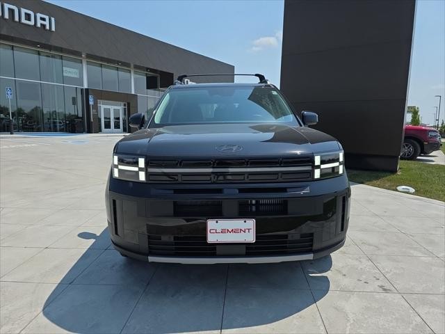 Hyundai Santa Fe Vehicle Full-screen Gallery Image 2