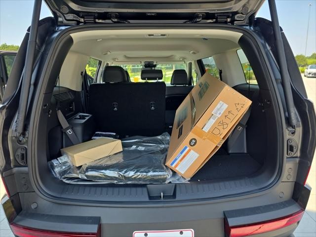 Hyundai Santa Fe Vehicle Full-screen Gallery Image 9