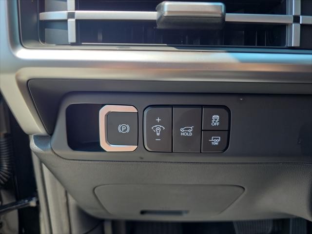 Hyundai Santa Fe Vehicle Full-screen Gallery Image 11