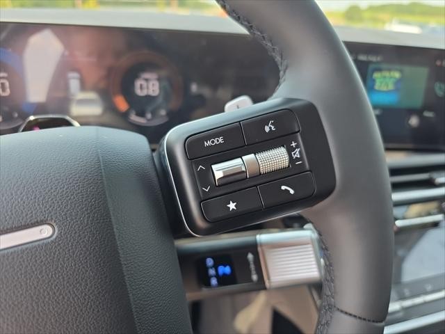 Hyundai Santa Fe Vehicle Full-screen Gallery Image 13