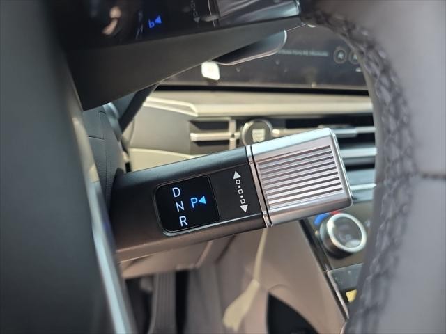 Hyundai Santa Fe Vehicle Full-screen Gallery Image 14