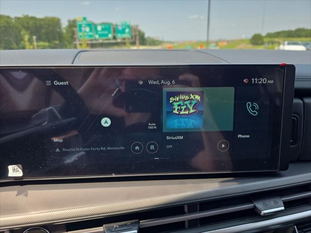 Hyundai Santa Fe Vehicle Full-screen Gallery Image 16