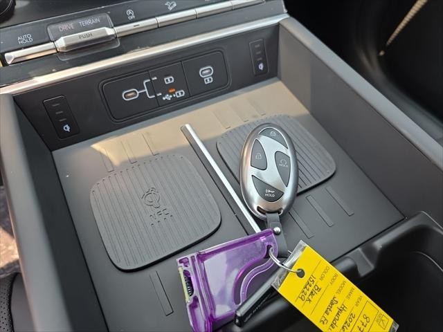 Hyundai Santa Fe Vehicle Full-screen Gallery Image 19