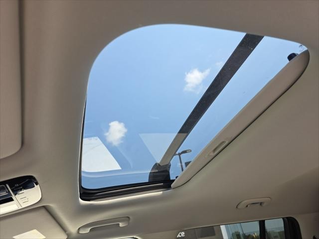 Hyundai Santa Fe Vehicle Full-screen Gallery Image 20