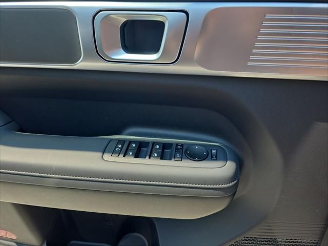 Hyundai Santa Fe Vehicle Full-screen Gallery Image 21