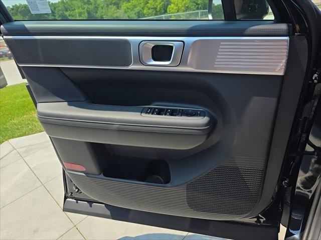 Hyundai Santa Fe Vehicle Full-screen Gallery Image 22