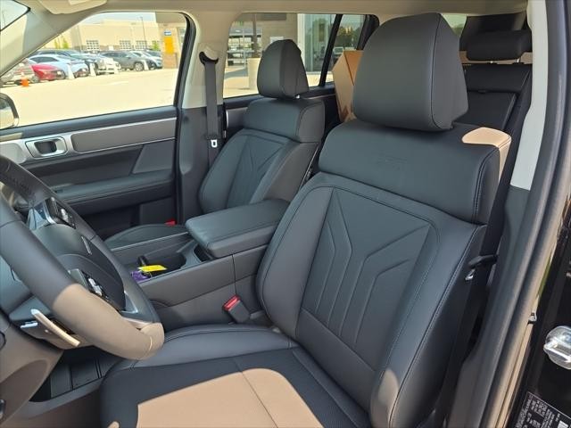 Hyundai Santa Fe Vehicle Full-screen Gallery Image 24