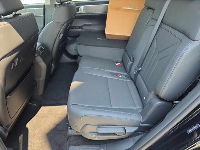 Hyundai Santa Fe Vehicle Full-screen Gallery Image 26