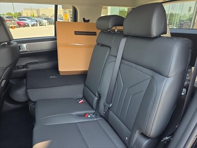 Hyundai Santa Fe Vehicle Full-screen Gallery Image 27