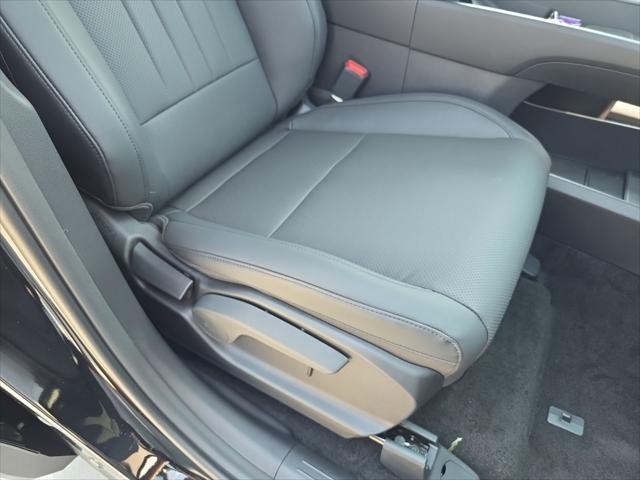 Hyundai Santa Fe Vehicle Full-screen Gallery Image 28