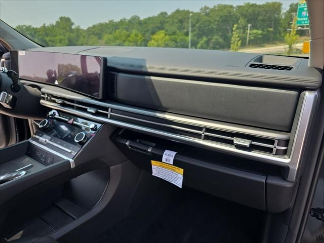 Hyundai Santa Fe Vehicle Full-screen Gallery Image 29