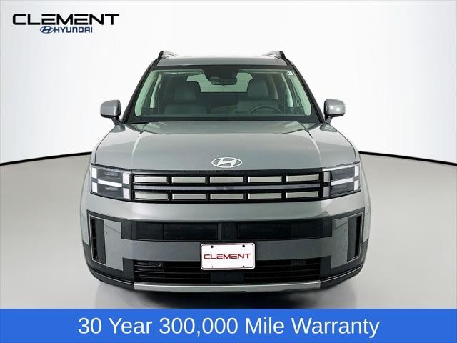 Hyundai Santa Fe Vehicle Full-screen Gallery Image 2