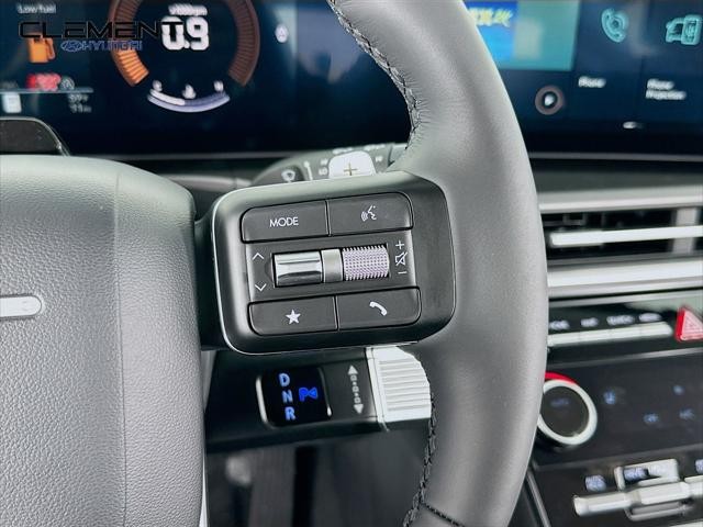 Hyundai Santa Fe Vehicle Full-screen Gallery Image 15