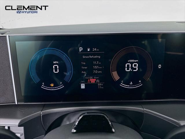 Hyundai Santa Fe Vehicle Full-screen Gallery Image 16