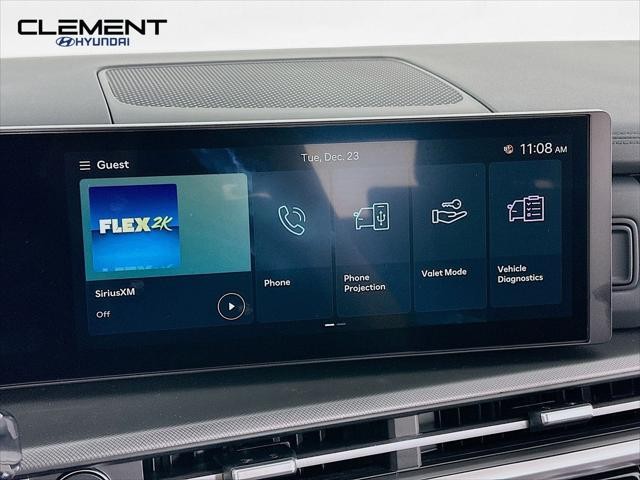 Hyundai Santa Fe Vehicle Full-screen Gallery Image 17