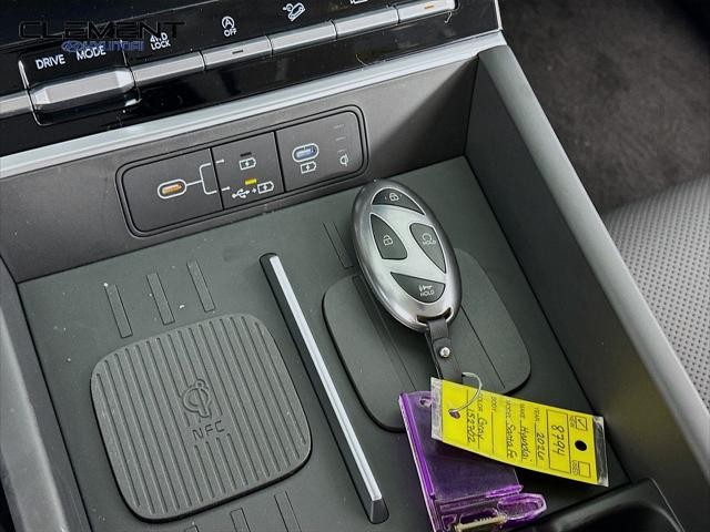 Hyundai Santa Fe Vehicle Full-screen Gallery Image 21