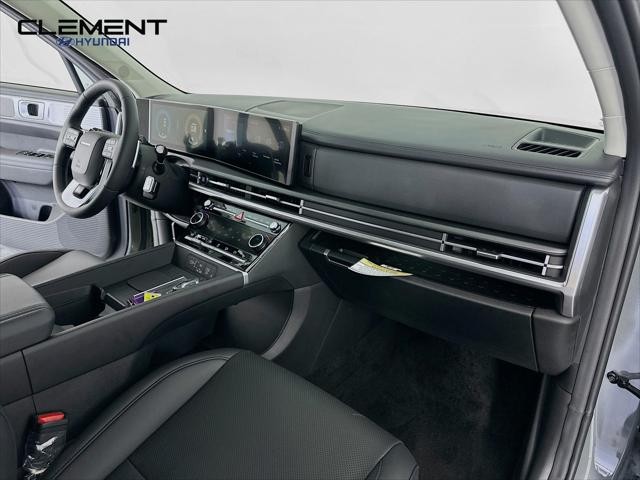 Hyundai Santa Fe Vehicle Full-screen Gallery Image 29