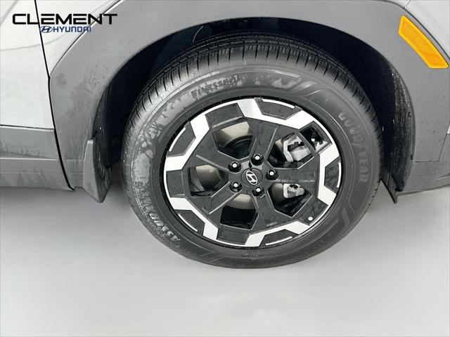 Hyundai Santa Fe Vehicle Full-screen Gallery Image 31