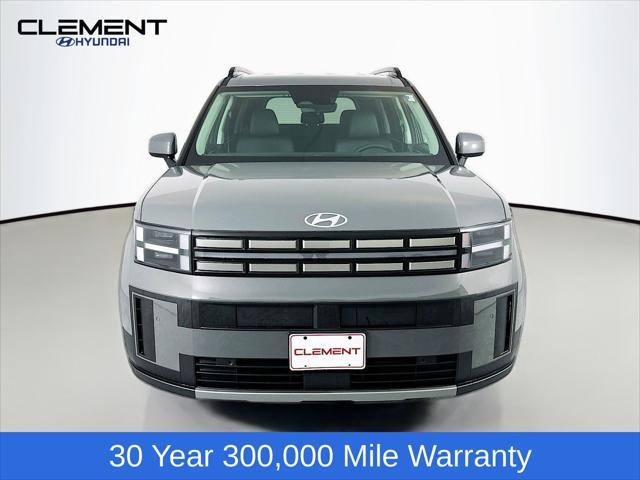 Hyundai Santa Fe Vehicle Full-screen Gallery Image 2