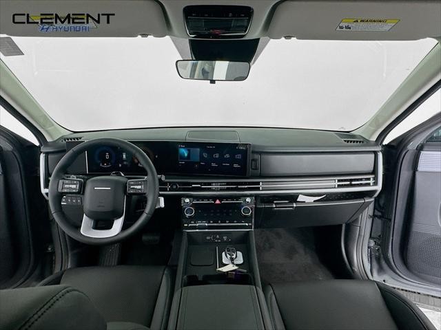 Hyundai Santa Fe Vehicle Full-screen Gallery Image 11