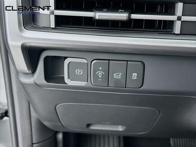 Hyundai Santa Fe Vehicle Full-screen Gallery Image 12