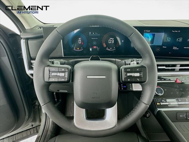 Hyundai Santa Fe Vehicle Full-screen Gallery Image 13