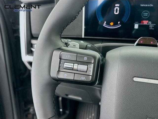 Hyundai Santa Fe Vehicle Full-screen Gallery Image 14