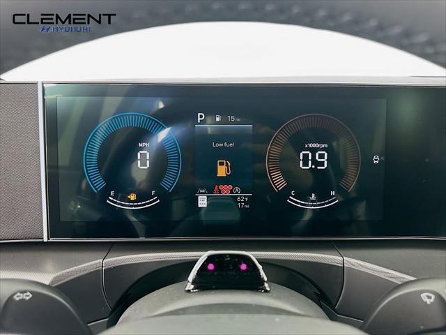 Hyundai Santa Fe Vehicle Full-screen Gallery Image 16