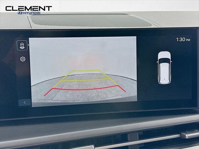 Hyundai Santa Fe Vehicle Full-screen Gallery Image 18