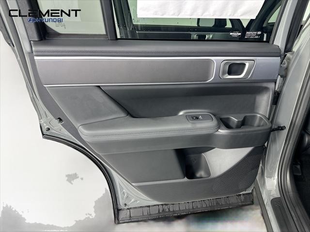 Hyundai Santa Fe Vehicle Full-screen Gallery Image 26