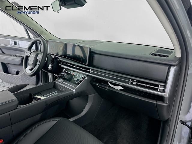 Hyundai Santa Fe Vehicle Full-screen Gallery Image 29