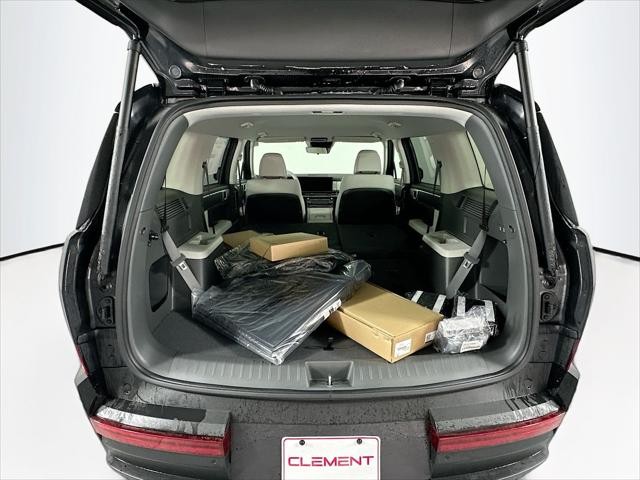 Hyundai Santa Fe Hybrid Vehicle Full-screen Gallery Image 9