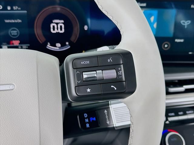 Hyundai Santa Fe Hybrid Vehicle Full-screen Gallery Image 29