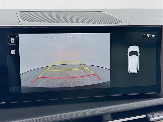 Hyundai Santa Fe Hybrid Vehicle Full-screen Gallery Image 42