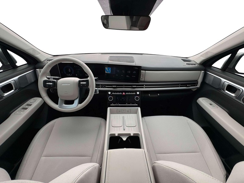 Hyundai Santa Fe Hybrid Vehicle Full-screen Gallery Image 13