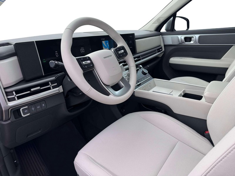 Hyundai Santa Fe Hybrid Vehicle Full-screen Gallery Image 14