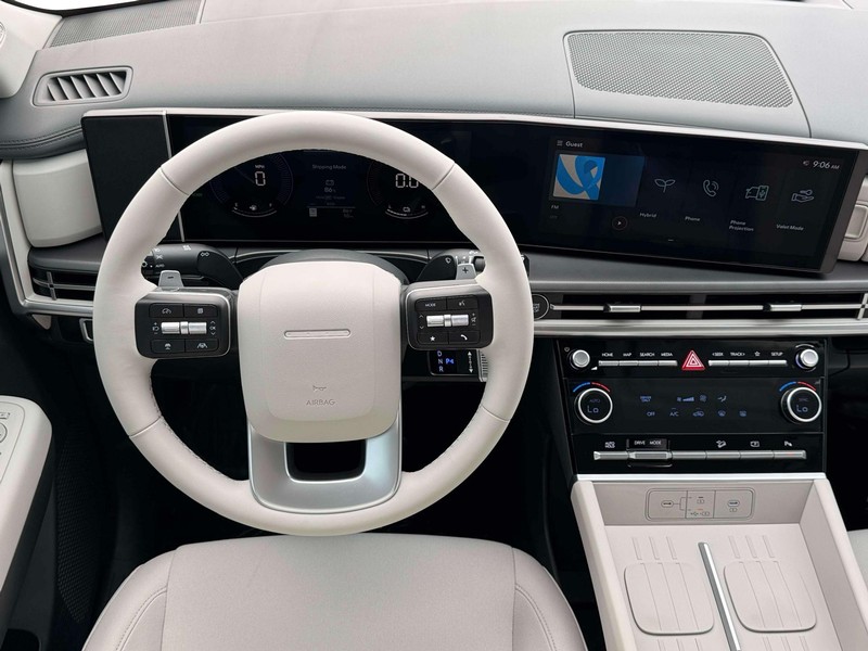 Hyundai Santa Fe Hybrid Vehicle Full-screen Gallery Image 17