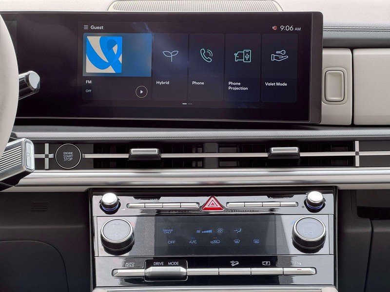 Hyundai Santa Fe Hybrid Vehicle Full-screen Gallery Image 18