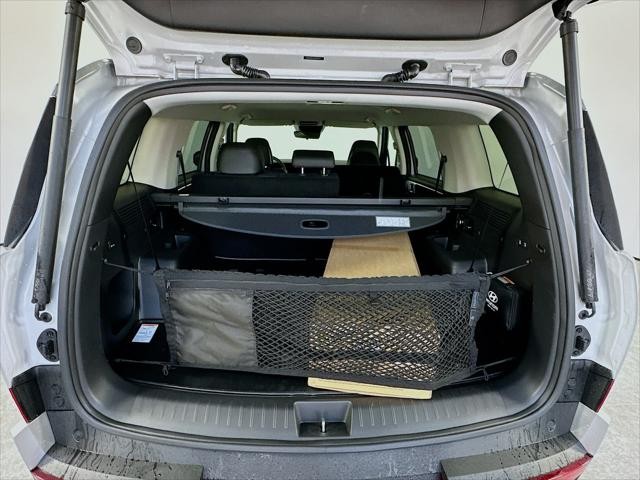 Hyundai Santa Fe Hybrid Vehicle Image 09