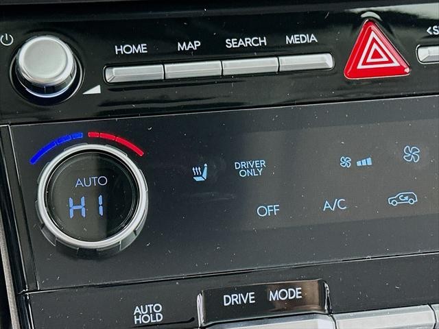 Hyundai Santa Fe Hybrid Vehicle Image 20