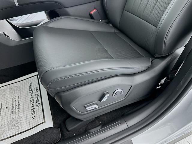 Hyundai Santa Fe Hybrid Vehicle Image 24