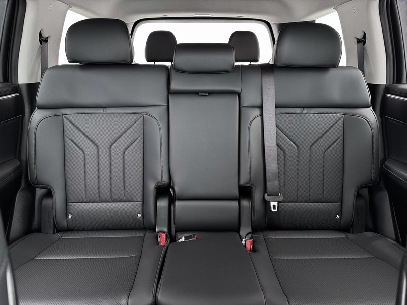 Hyundai Santa Fe Hybrid Vehicle Full-screen Gallery Image 16