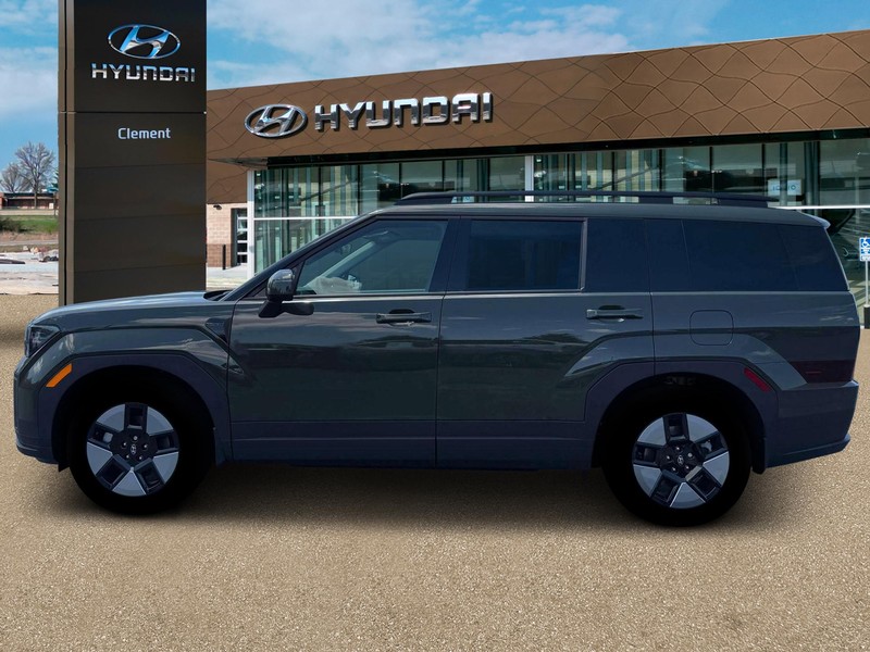 Hyundai Santa Fe Hybrid Vehicle Full-screen Gallery Image 3